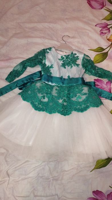 Святкова сукня на дівчинку 3-5 років