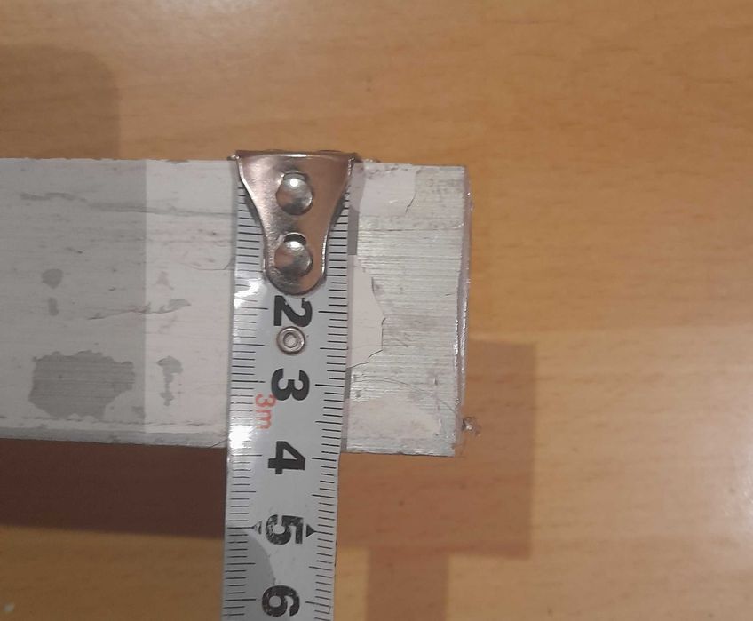 Алюминиевый уголок 40×25.