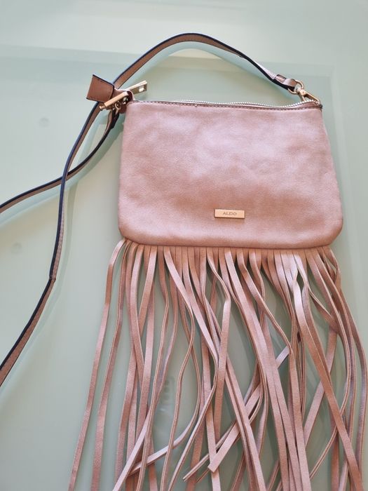 Mala Couro Sintético Bege com Padrão/Tachas douradas e prateadas e franjas