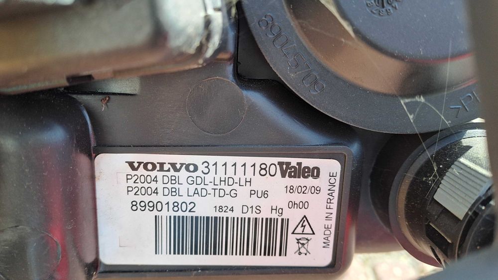 Volvo S60 lampa przednia lewa xenon