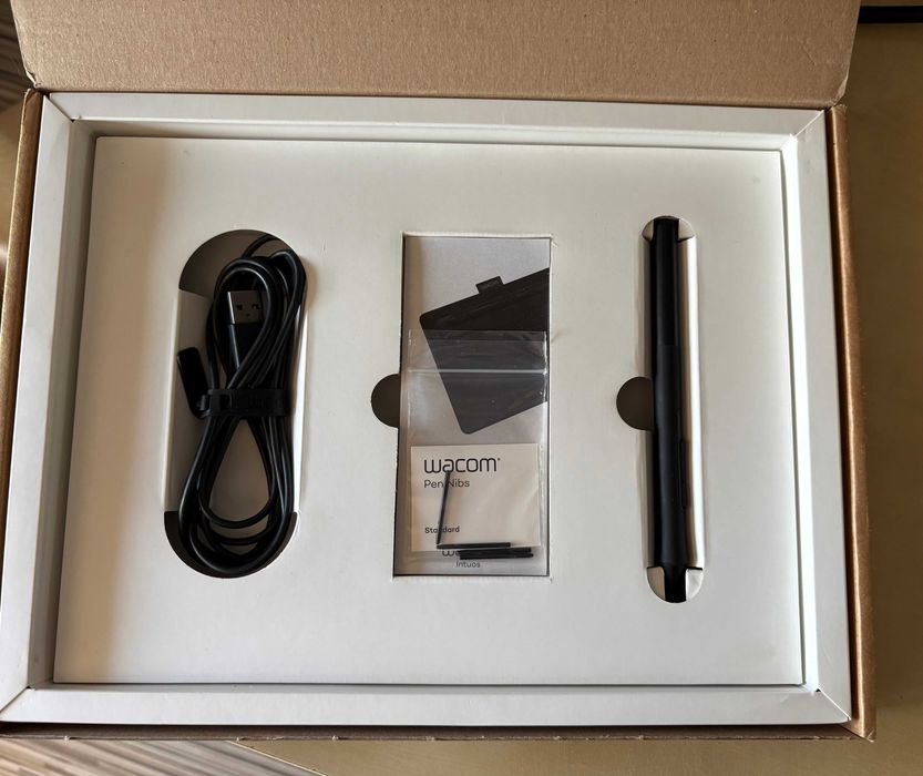 Wacom Intuos Pen M Bluetooth - tablet graficzny