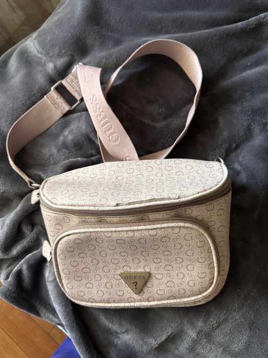 Сумка бананка Guess оригінал, віддаю за смаколики