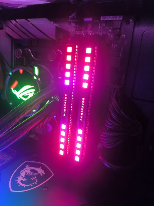 RAM Corsair Dominator RGB (2x8GB) DDR4 3000Mhz C15