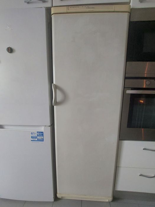 Congelador vertical com gavetas