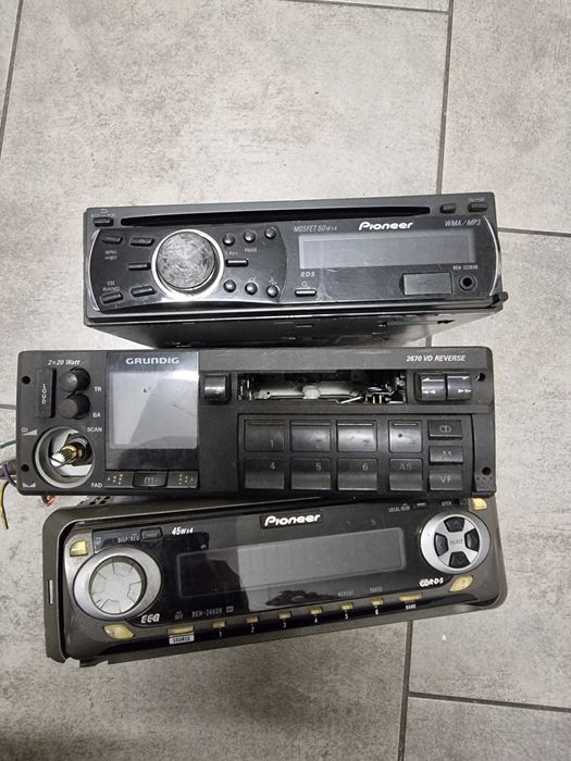 Radia samochodowe - 3 sztuki