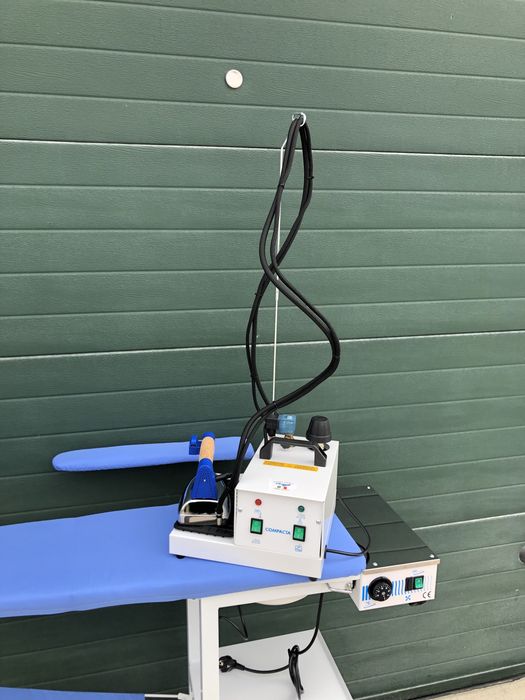 Tábua de engomar e caldeira profissionais