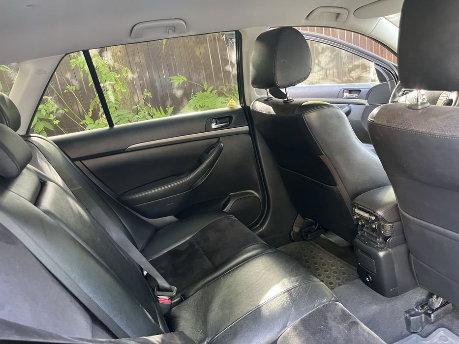 Тойота авенсіс 2007