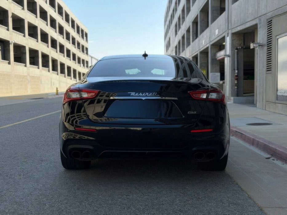 Maserati Ghibli      2019