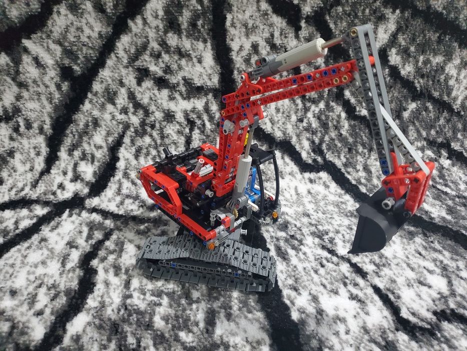 Lego Technic 8294 Koparka  Gąsienicowa Czewona