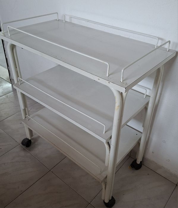 Vendo mesa de apoio de estética