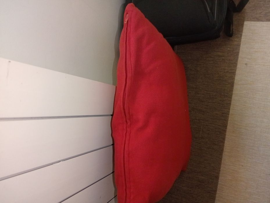 Almofadas vermelho escuro Gato Preto