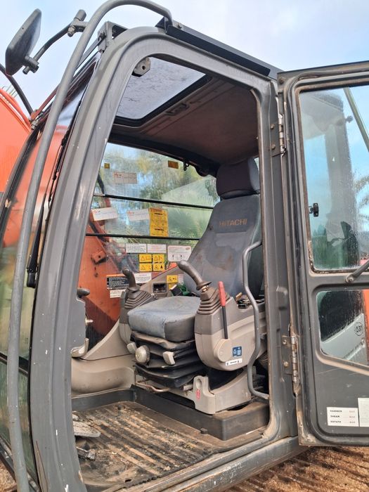 Vendo Giratória Hitachi ZN 130 LCN 3, de 2009