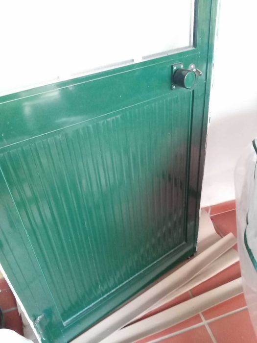 Porta exterior de aluminio verde - NOVO PREÇO.