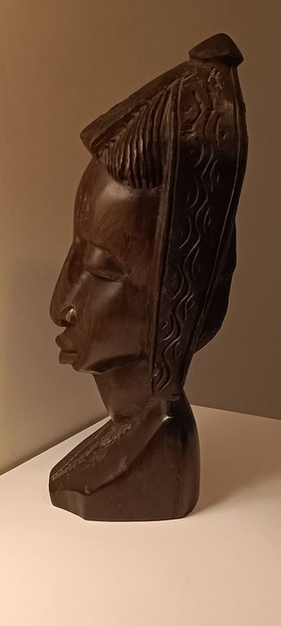 Estatueta madeira