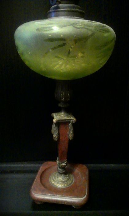 Старая керосиновая лампа