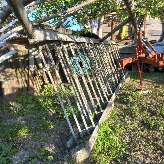 Драбина металева (сходи на другий поверх, горище, сходи до водойми)