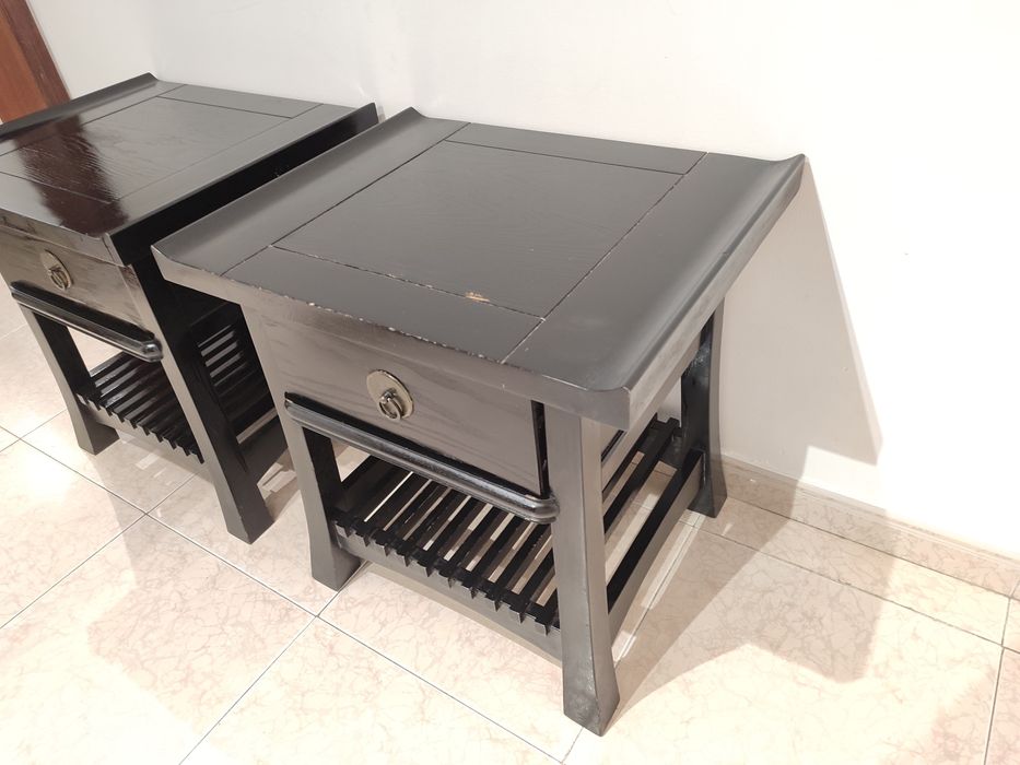 Mesa de cabeceira oriental