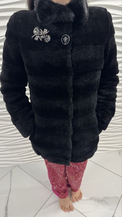 Продам натуральну шубу мутон з норковим коміром