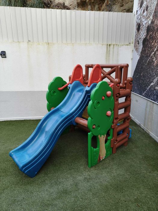 Escorrega infantil Casa do Bosque da Feber