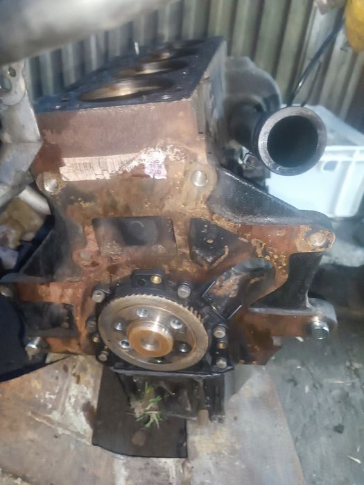 Двигун AZD Volkswagen Golf 1,6 audi 1,6 BCB seat 1,6 блок пеньок