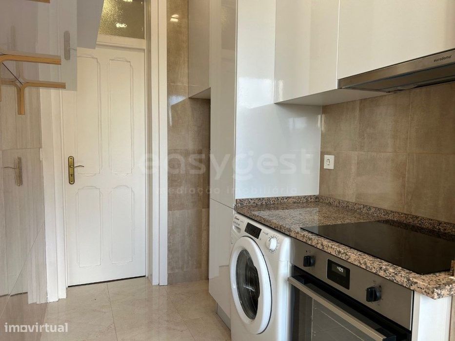 Apartamento T1+1, versátil, com vista desafogada em Campo de Ouriqu...