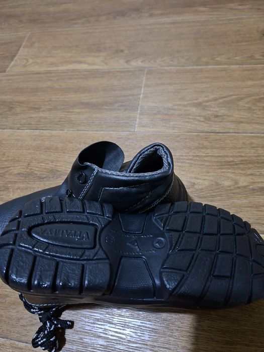 Продам спецвзуття