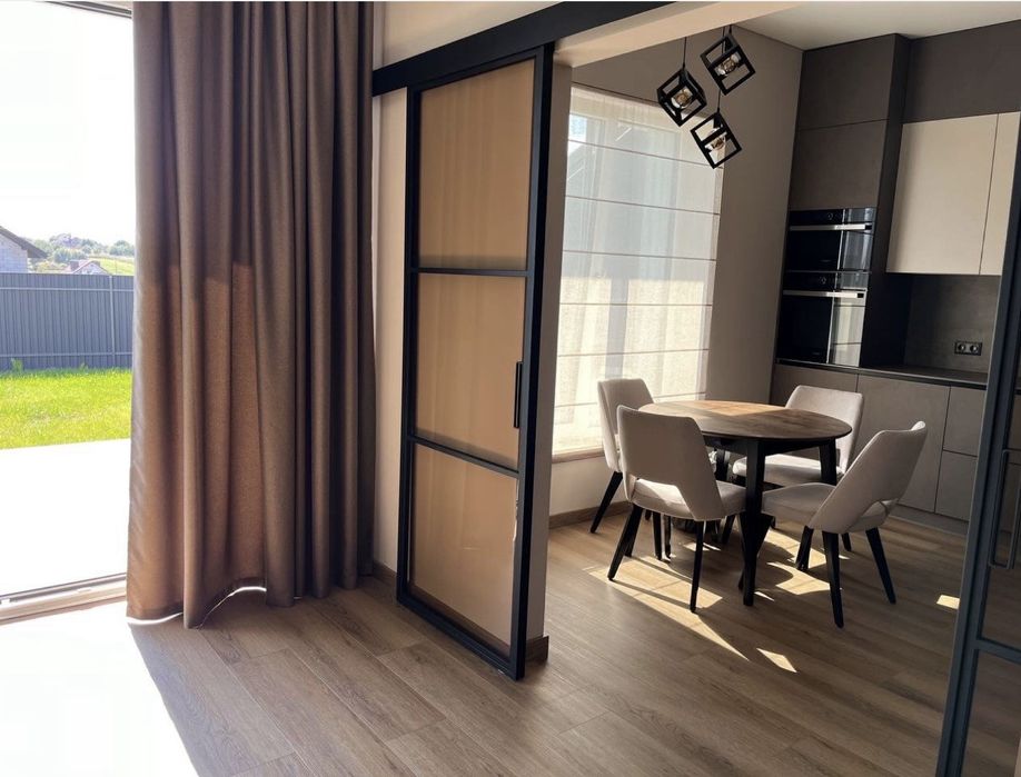 Продаж котеджу з сучасним ремонтом Зубра