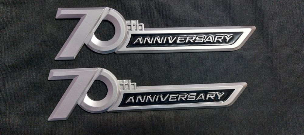 Эмблема шыльдик значок надпись 70th для Toyota Anniversary на Toyota