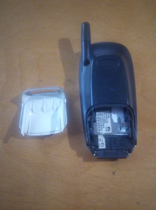 Кнопочный мобильный телефон. Мобилка PHILIPS fisio 120.