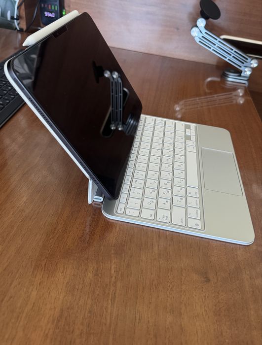Oryginalna Apple Magic Keyboard do iPad Pro 11 cali - biała - EN/RU