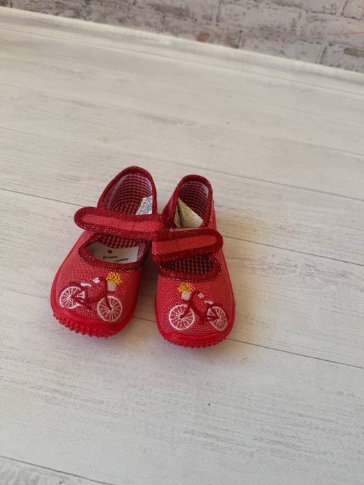 Тапці для дівчинки для садочка