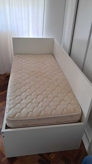 Cama individual dupla com dois colchões