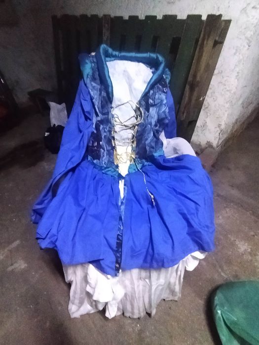 Vestido medieval de rainha/princesa para feira medieval ou carnaval