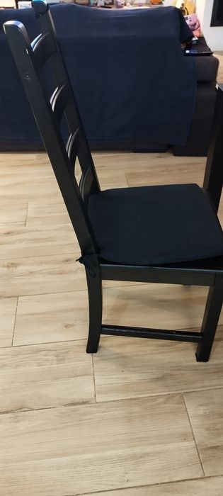 Mesa de jantar e cadeiras