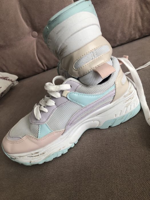 Buty sportowe typu adidasy