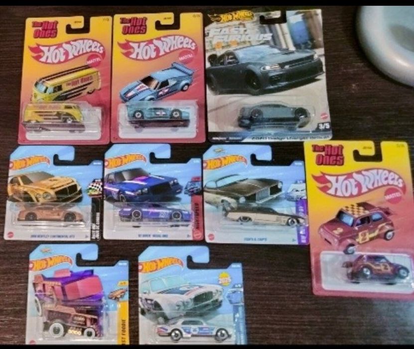 Машинки Hot wheels, ціни різні тому питайте