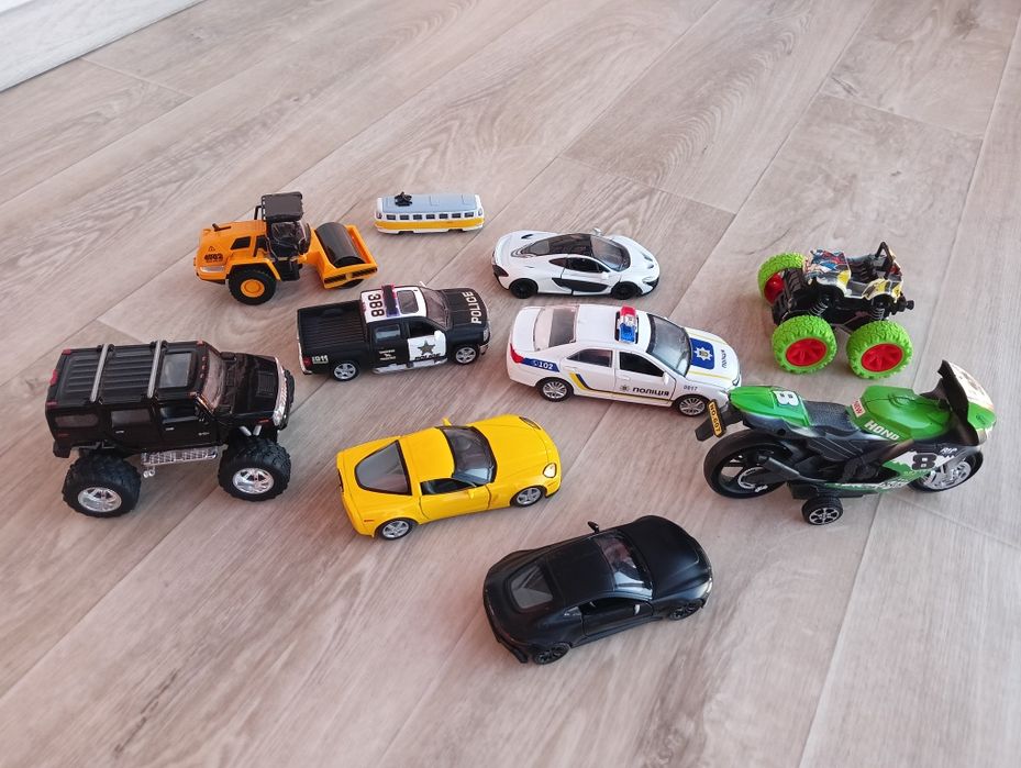 Машинки металопластикові типу Кінсмарт та інші(всі разом)