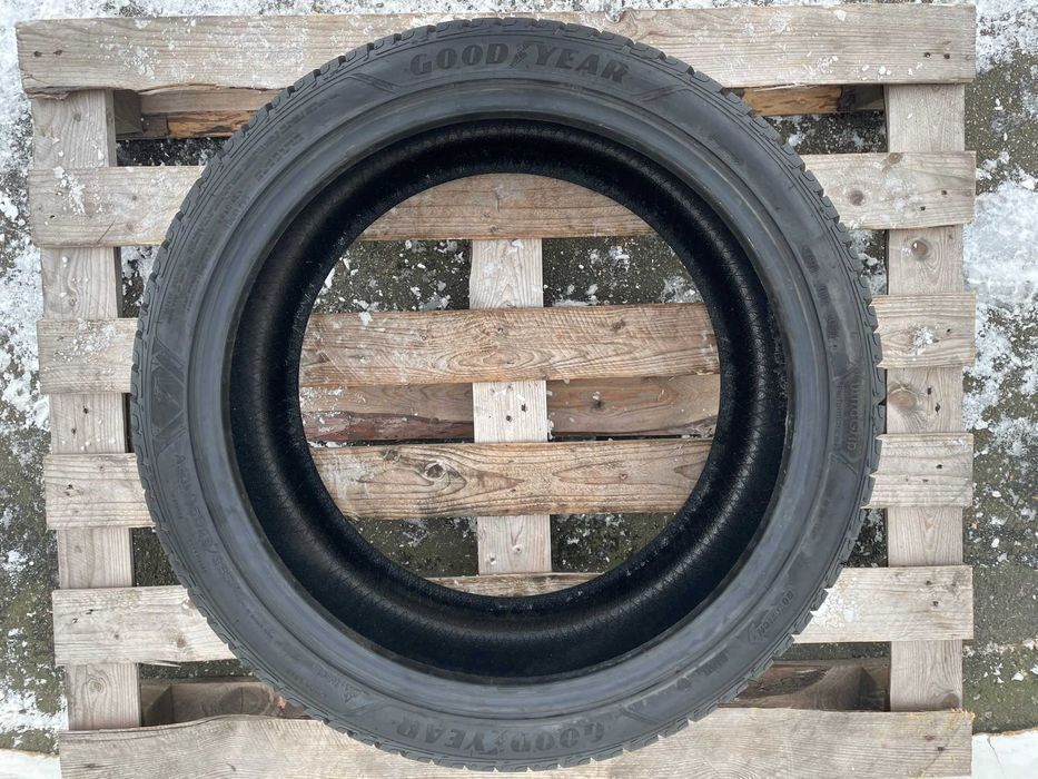 1 x Opona zimowa 295/35/21 GoodYear Ultra Grip performance+ - XL 7,9mm