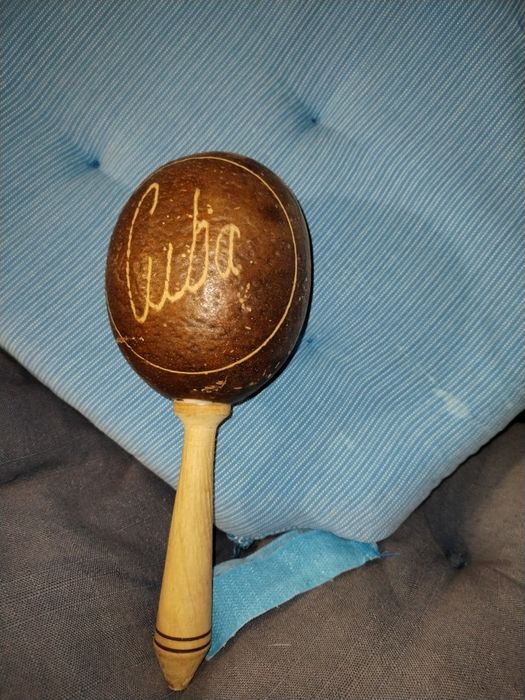 Maracas (2), como se vê na foto oriundas de Cuba