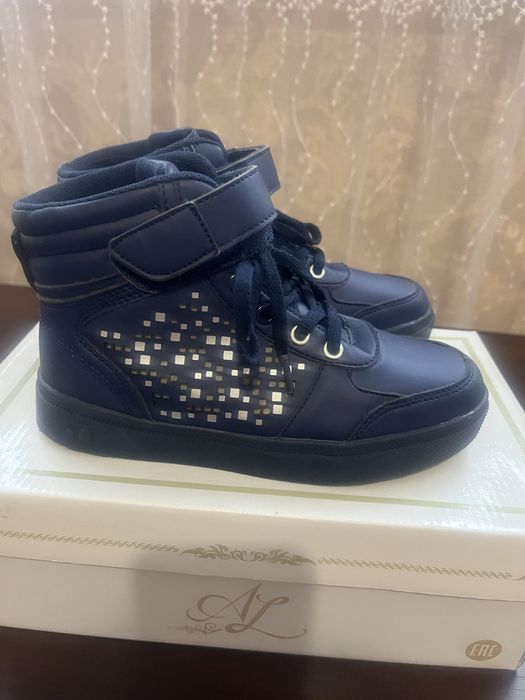 Нові високі кросівки, хайтопи для дівчинки