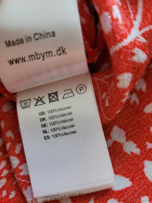Czerwona sukienka w białe plamki mbyM XS/S wiskoza