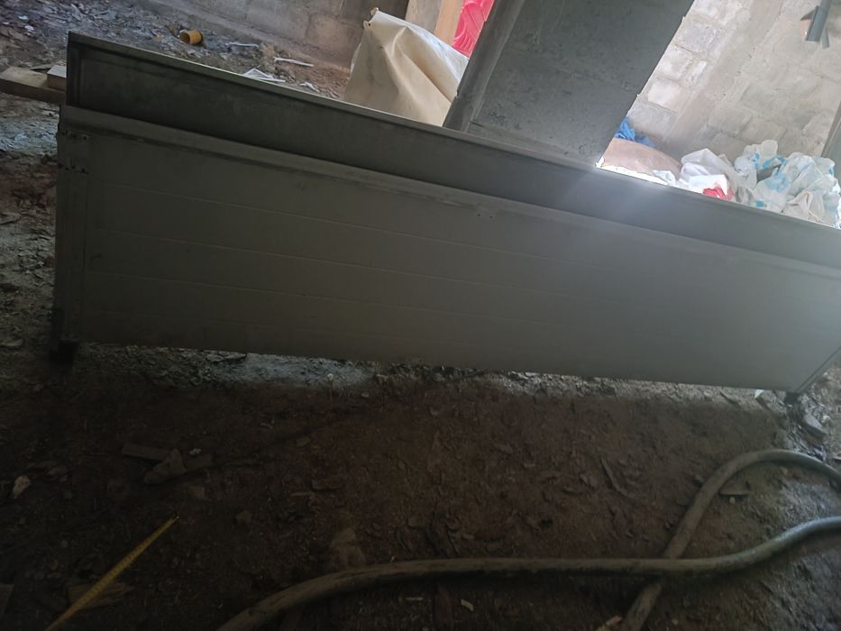 Dwa panele bramy garażowej