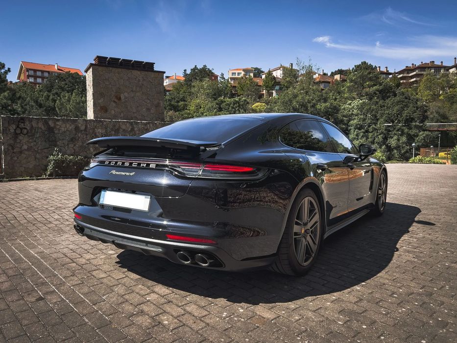 Porsche Panamera 4 E-Hybrid Platinum Edition com PDLS