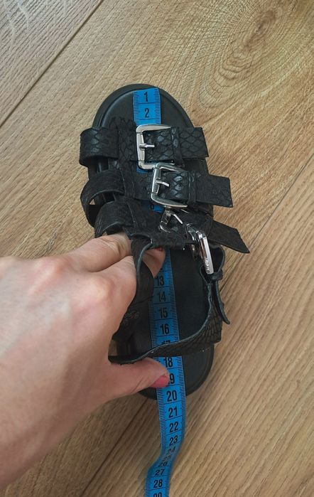 Чёрные босоножки для девочки