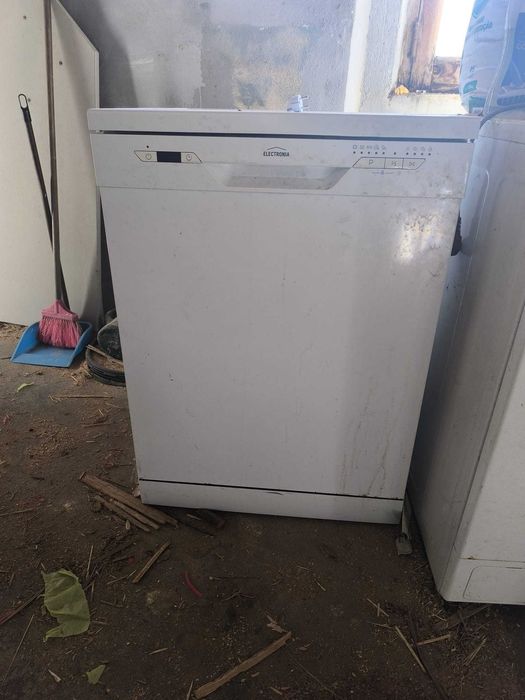 Maquina de lavar loiça Electronia com anomalia