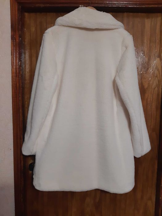 Шубка автоледі, молочного кольору, 52-54 розмір, торг