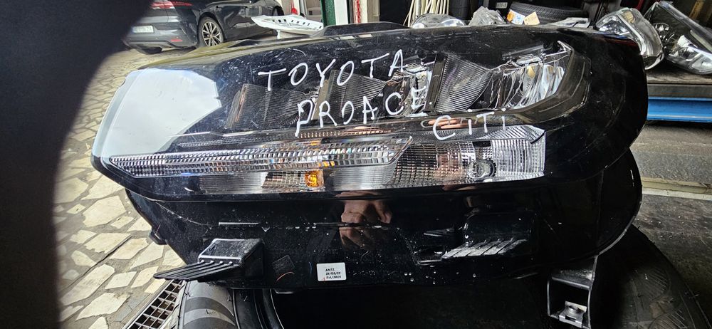 Farol esquerdo para- TOYOTA ProAce City