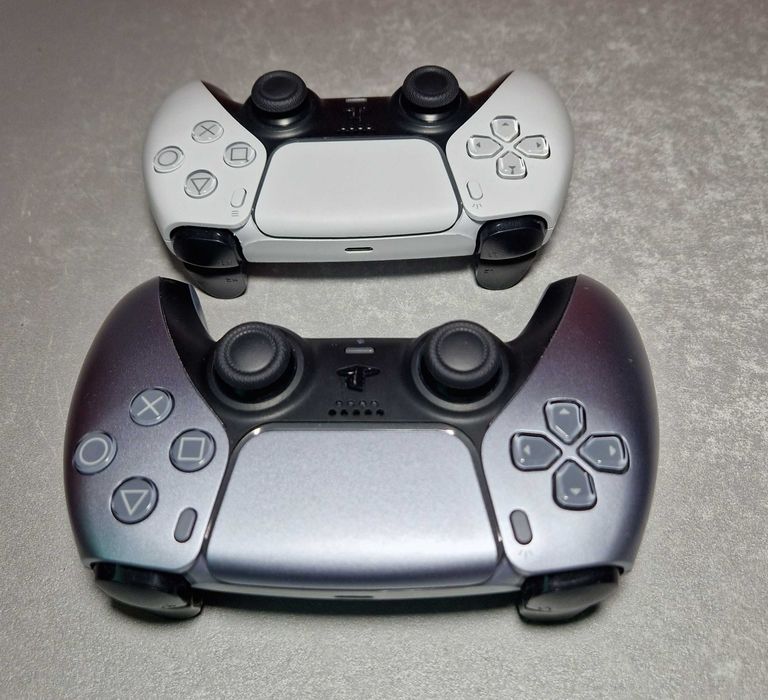 Konsola Playstation 5 825GB z napędem+ 2 pady+ akcesoria