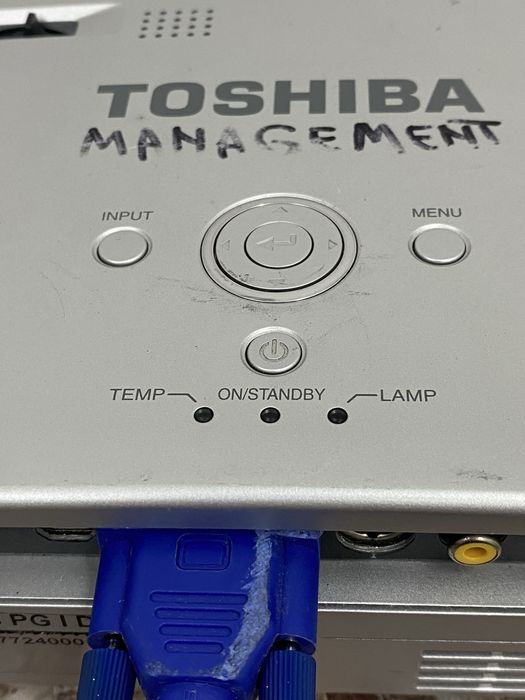 Проектор Toshiba TDP-P9 — під ремонт / на запчастини