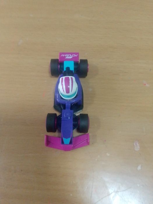 LEGO машина — гоночний автомобіль